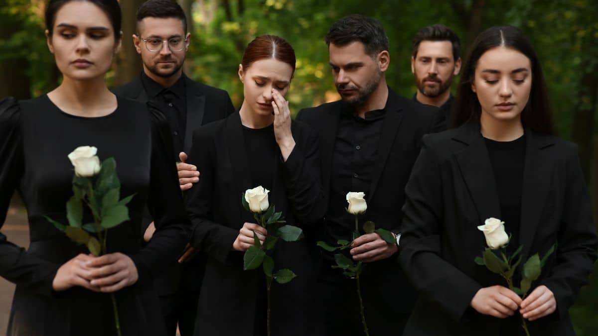 Do you have to wear black to a funeral?