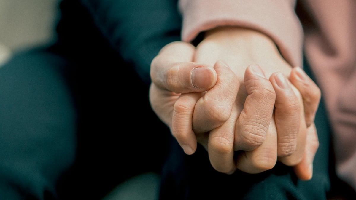 How To Support Someone Who Is Grieving - Jonathan Hepner Funerals